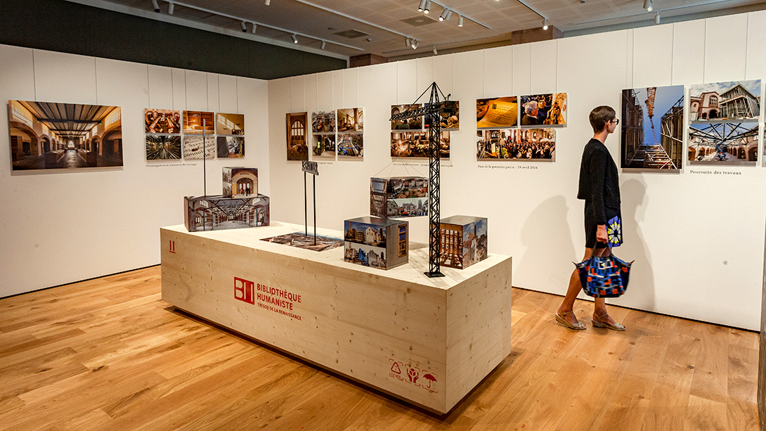 Salle d'exposition avec la technologie Mila-wall dans la bibliothèque humaniste de Sélestat