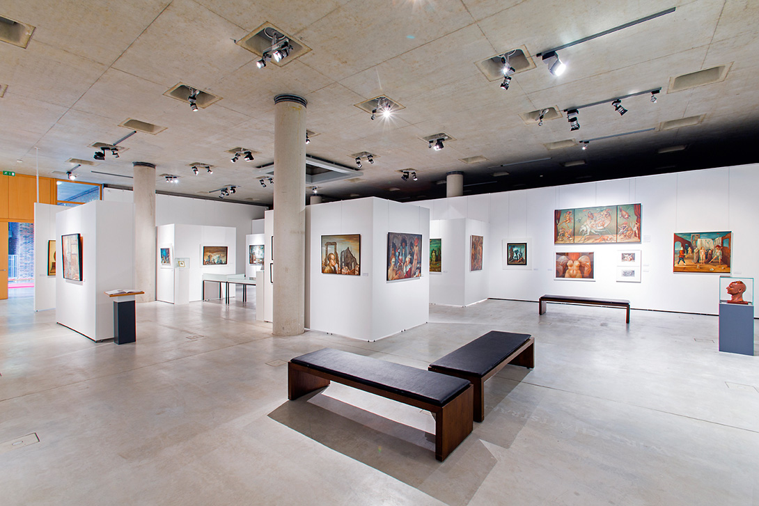 Bâtiment d'exposition Mila-wall avec des cloisons modulaires à différentes hauteurs au Musée d'archéologie de Herne